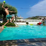 Thassos Olivia * Potos