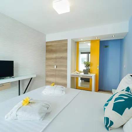 Thassos Olivia Потос