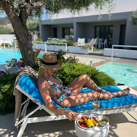 Thassos Olivia Potos
